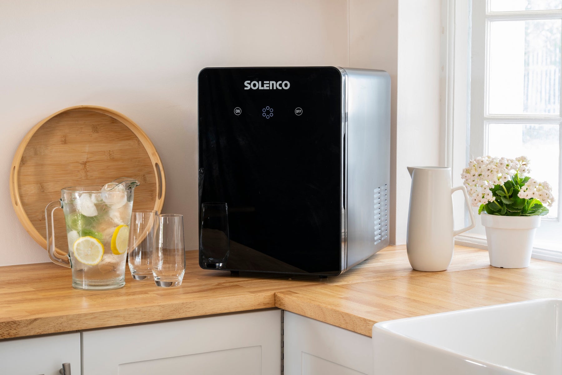 From Negronis to G&Ts: How to Serve With 50 mm Ice Spheres