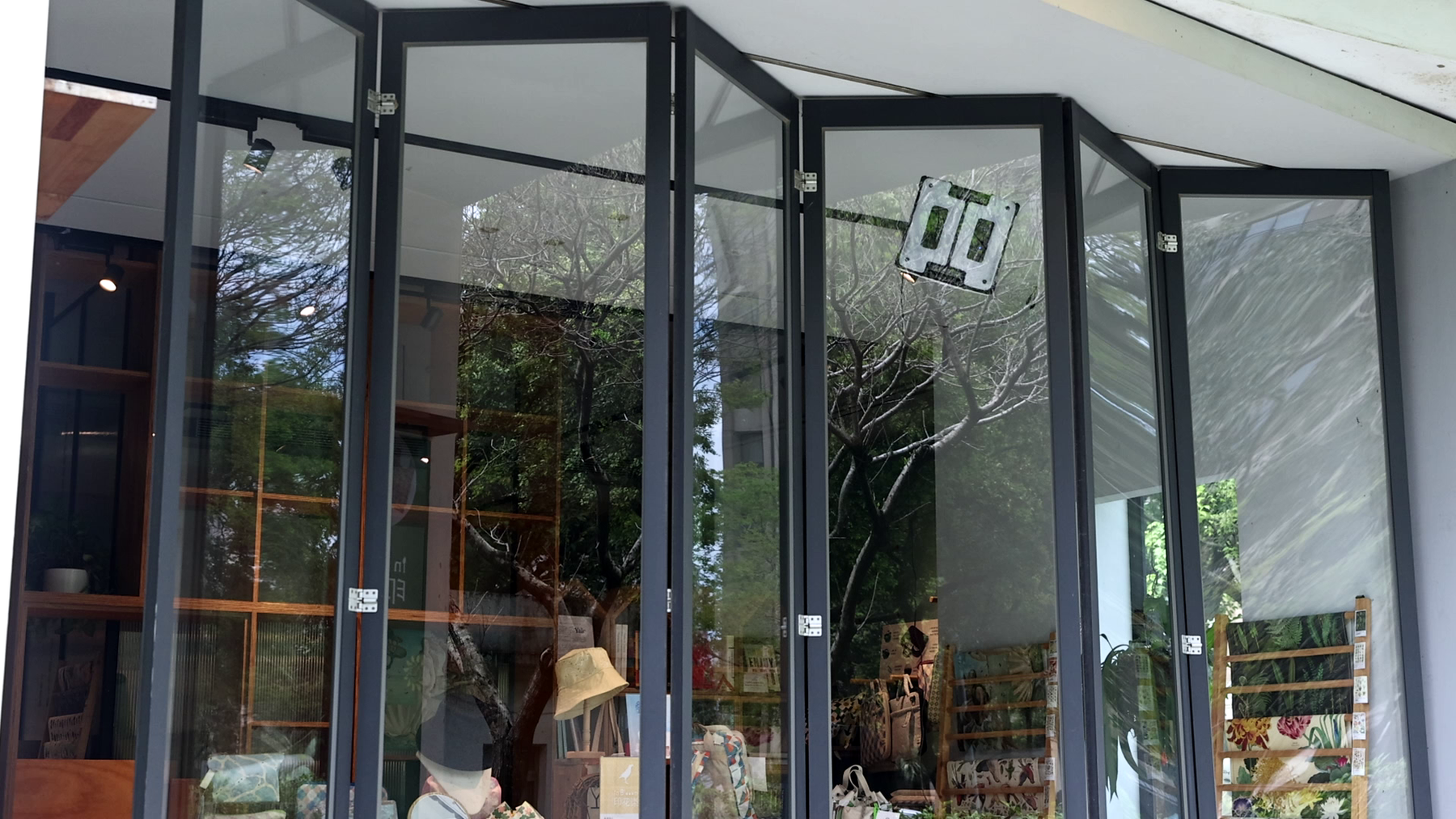 Hobot S7 Pro Now Cleans Angled Glass (20°–90°)